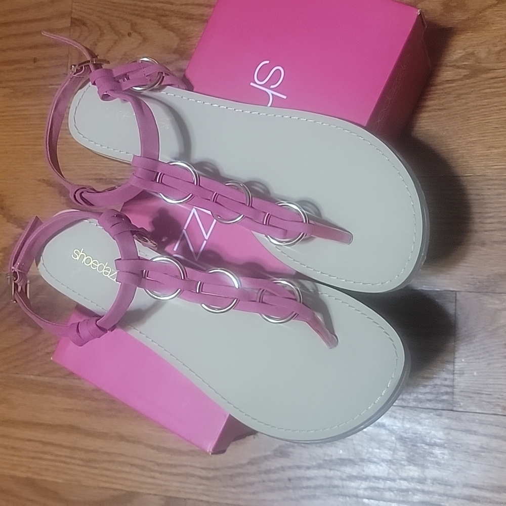 Shoedazzle fuchsia flat sandals size 8 - Picture 2 of 7
